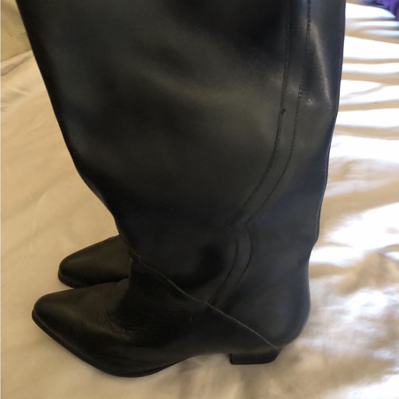 Beautiful black leather boots. - Picture 2 of 6